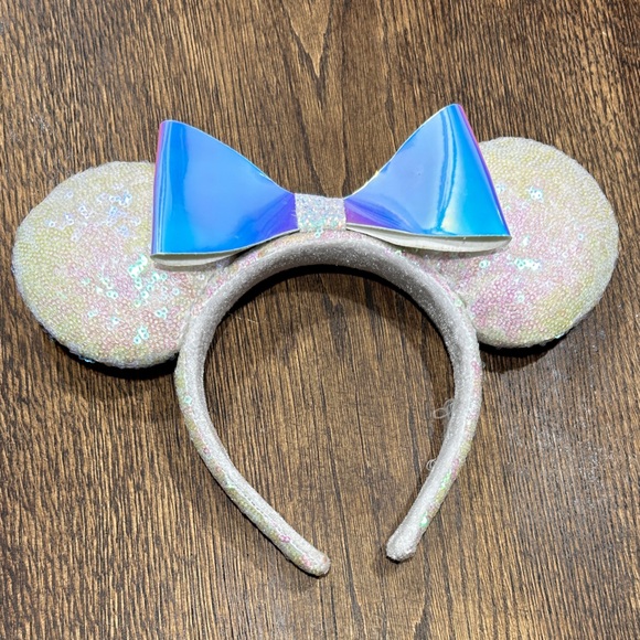 Disney Iridescent Minnie Ears - Picture 1 of 1
